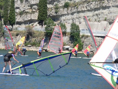 Isplaukti tekdavo per varlyna. Traukites, zuveles, duokit laivui kelia..JPG (0 Baitų) Peržiūrėta 3048 kartus(ų) Isplaukti tekdavo per varlyna. Traukites, zuveles, duokit laivui kelia..JPG