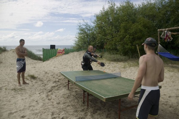 stalo teniso partija su kaitu kiteCampe Kunigiskese (10).jpg