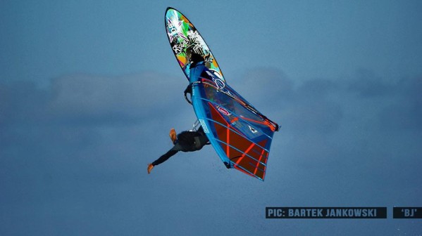 Alex-Mussolini-going-for-a-one-handed-one-footed-backloop-in-Tenerife.jpg (50.14 KiB) Peržiūrėta 4265 kartus(ų) Alex-Mussolini-going-for-a-one-handed-one-footed-backloop-in-Tenerife.jpg