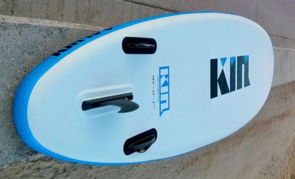 KIN-Riding-stand-up-paddle-board-pripuciama-irklente-0.2.JPG