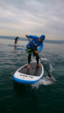 KIN-Riding-stand-up-paddle-board-pripuciama-irklente-0.3.JPG